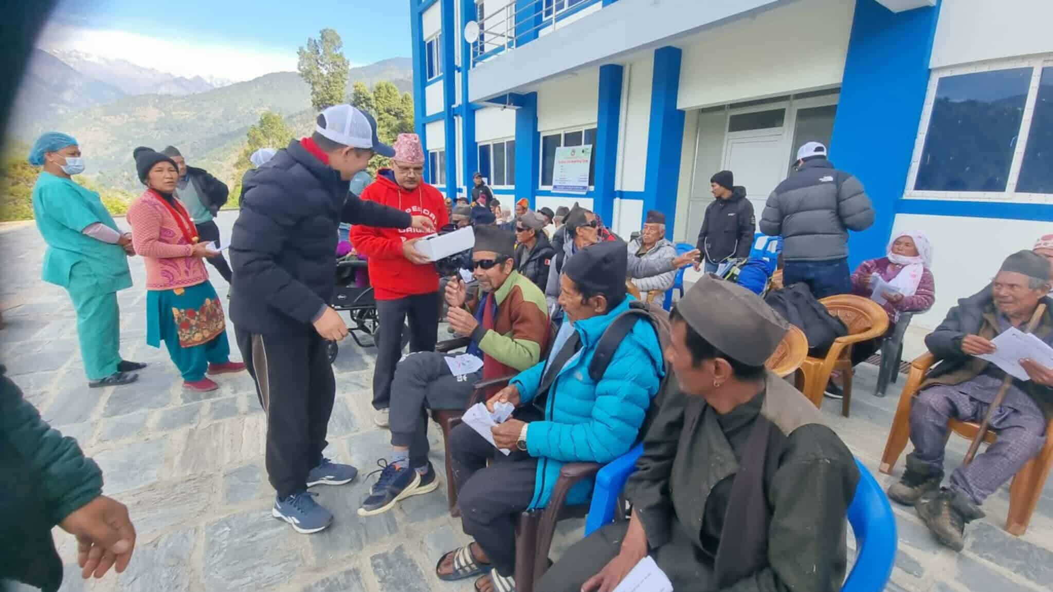 हेलम्बु गाउँपालिकामा निःशुल्क आँखा शिविर, १ हजार ११६ जनाको आँखा परिक्षण